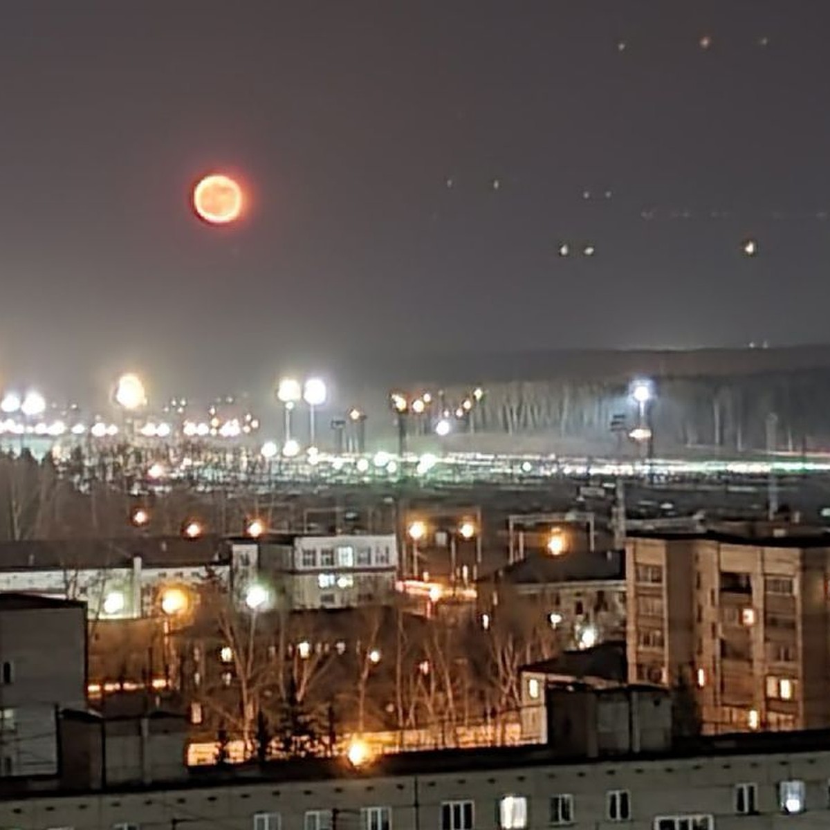 Луна в Новосибирске сейчас
