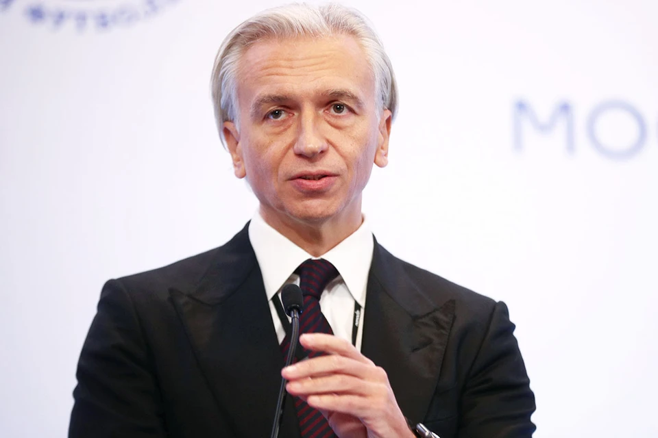 Глава российского футбола порадовался за Санкт-Петербург, пообещал скоро пускать на футбол всех зрителей без ковидных ограничений и ответил главному тренеру «Рубина» по критике судейства. Фото: Михаил Терещенко/ТАСС