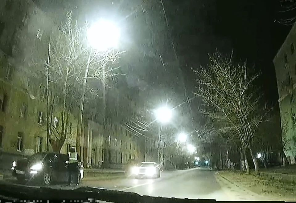Пьяный автослесарь украл машину клиентки и устроил гонки с полицией в Дзержинске.