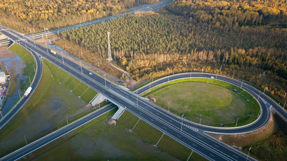 Скоростная автомобильная дорога Москва — Санкт-Петербург М-11 «Нева». Фото: freepik. com.