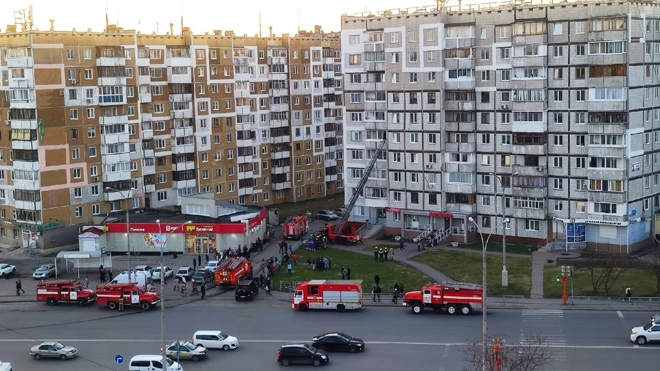 В Кемерове жители были напуганы пожарными машинами в районе ФПК. Фото: Регион-42/ВКонтакте.