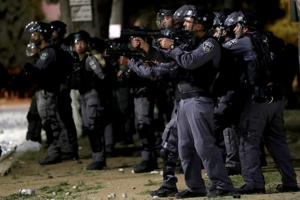 Полицейские стреляли по протестующим резиновыми пулями