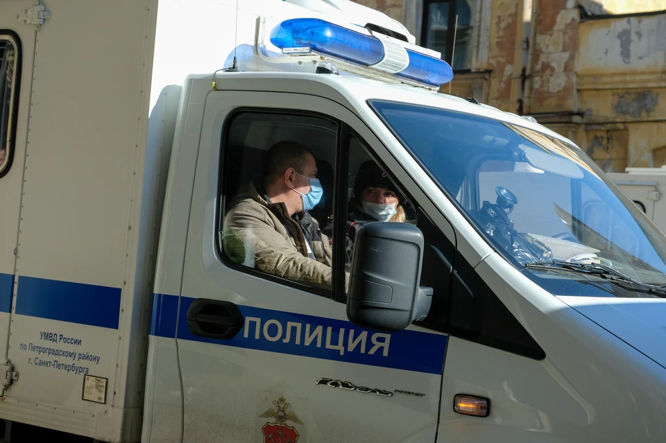 Грабитель-неудачник взял в заложники двух женщин и ребенка в Петербурге