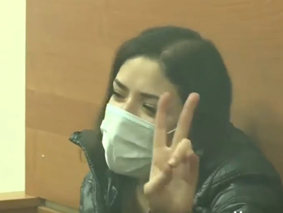 Девушка, вырезавшая сердце у своей матери, скорее всего, избежит тюрьмы. Фото: скриншот видео