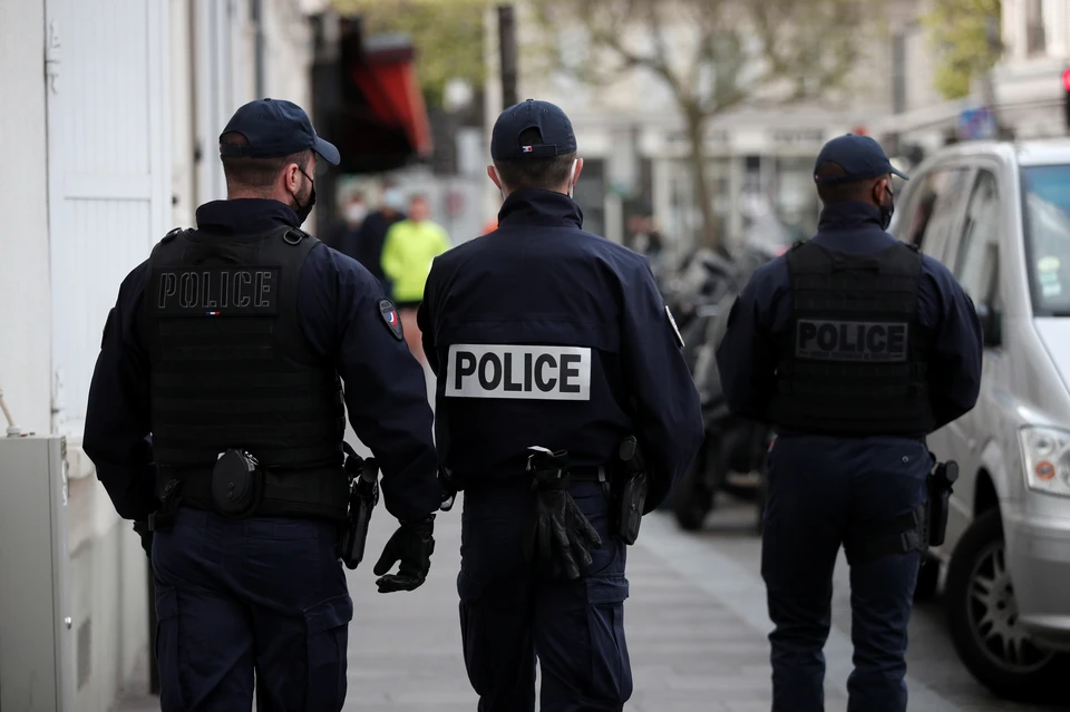 Во Франции женщина напала с ножом на полицейских