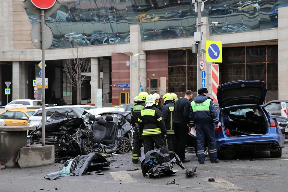 Громкой аварии в центре Москвы с участием блогера Эдварда Била уже почти полтора месяца.