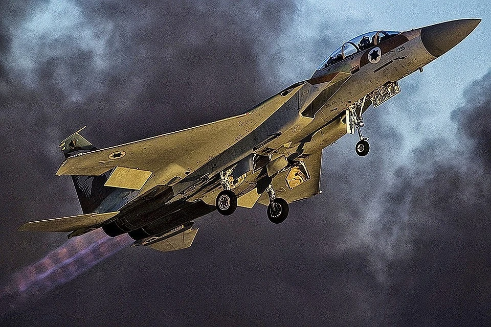 Израильские истребители поразили объект военной разведки ХАМАС в секторе Газа