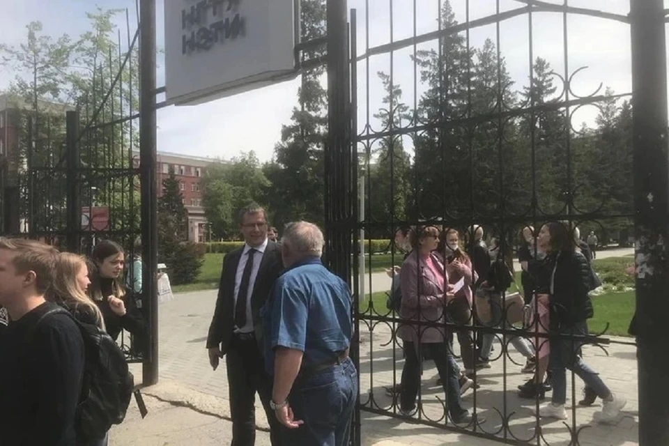 В НГТУ прокомментировали эвакуацию студентов 19 мая. Фото: Алина Литвинова.