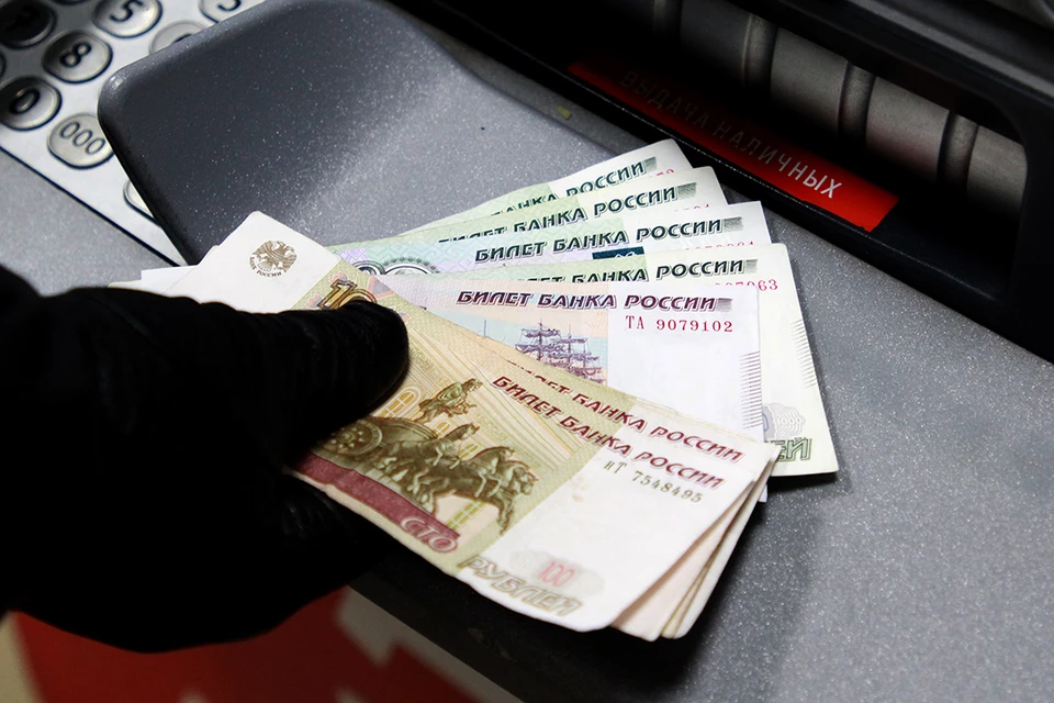 Больше 2,5 миллионов рублей перечислил аферистам пилот из Братска