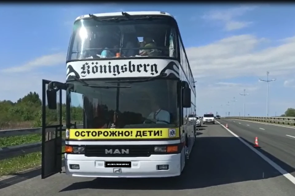 В двухэтажном автобусе не должны были перевозить не только детей, но и пассажиров вообще.