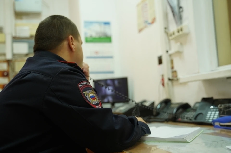 Полиция ведет проверку после ложных звонков о бомбах в ТЦ