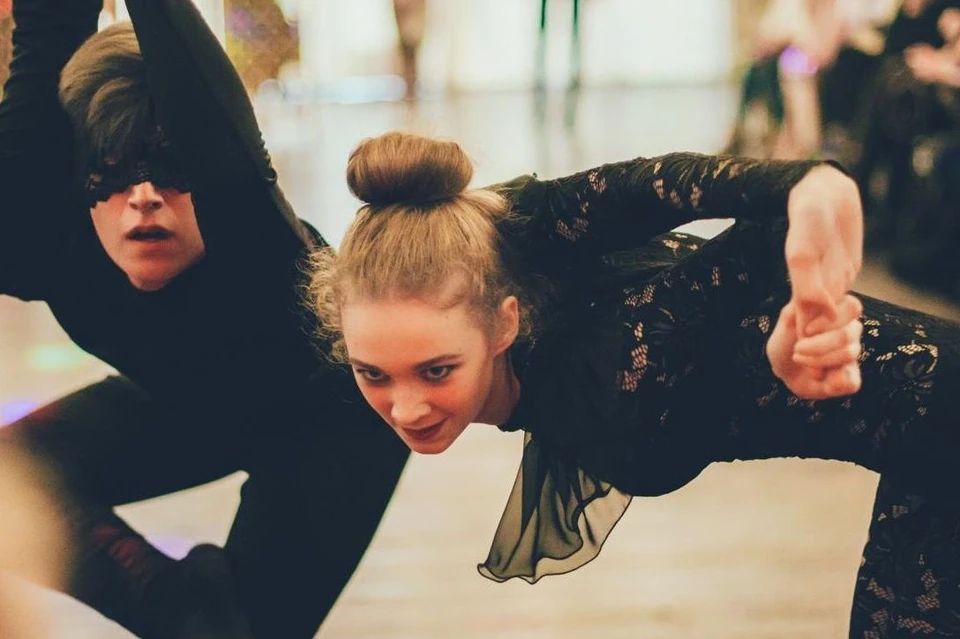 Соревнование между танцорами этого стиля называется Vogue ball (вог бал)