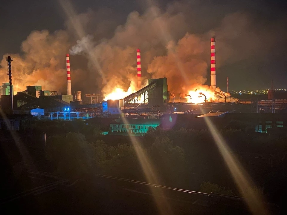 Власти Кузбасса прокомментировали кадры, похожие на возгорание на «Коксе». Фото: Инцидент Кузбасс.