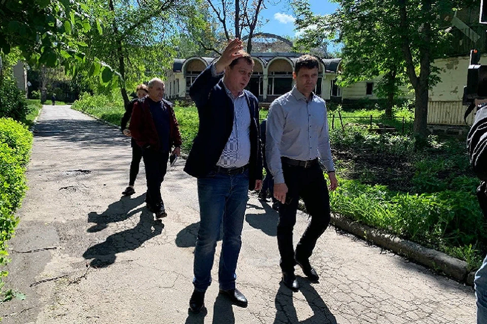 Министр строительства и жилищно-коммунального хозяйства ДНР Сергей Наумец осмотрел качество выполненных работ. Фото: minstroy-dnr.ru