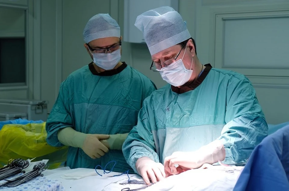 Активно осваивать лапароскопические методики Свердловские онкологи начали параллельно с поступлением новых стоек для малотравматичной хирургии. Фото: пресс-служба СООД