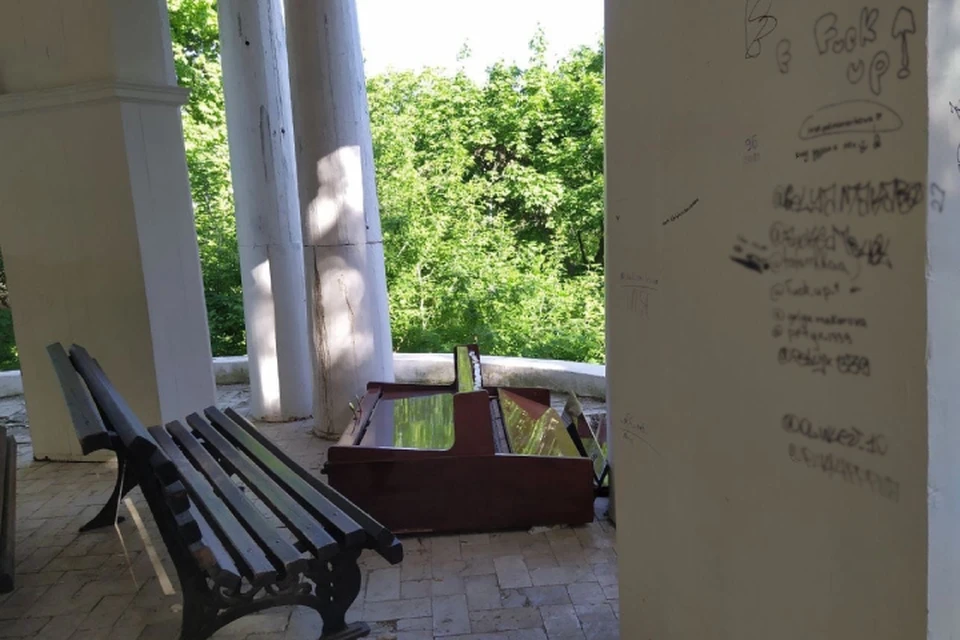 По предварительной информации, вандалы - ученики одной из городских школ. Фото: vk.com/kirov_blacklist
