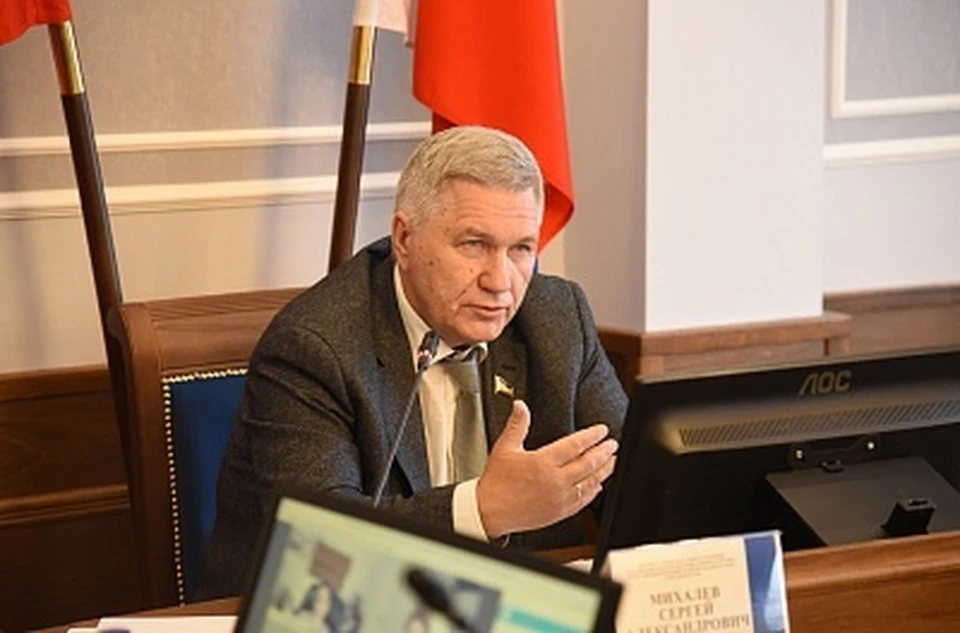 Депутат Сергей Михалев вместе с коллегами обсудил летнюю оздоровительную компанию в Ростове-на-Дону. Фото: пресс-служба ЗС РО