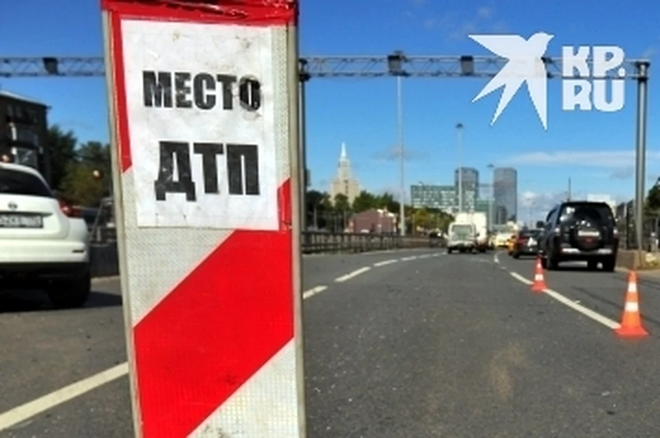 Пятеро пострадавших при столкновении двух авто...