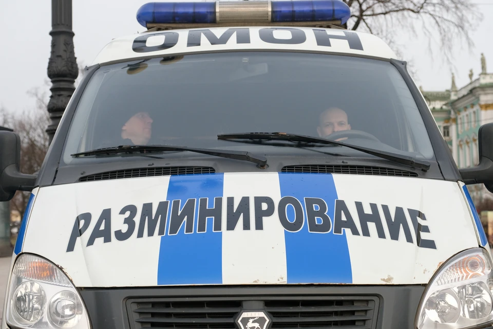 Никакой взрывчатки ни в метро, ни в ТЦ оперативники не нашли.