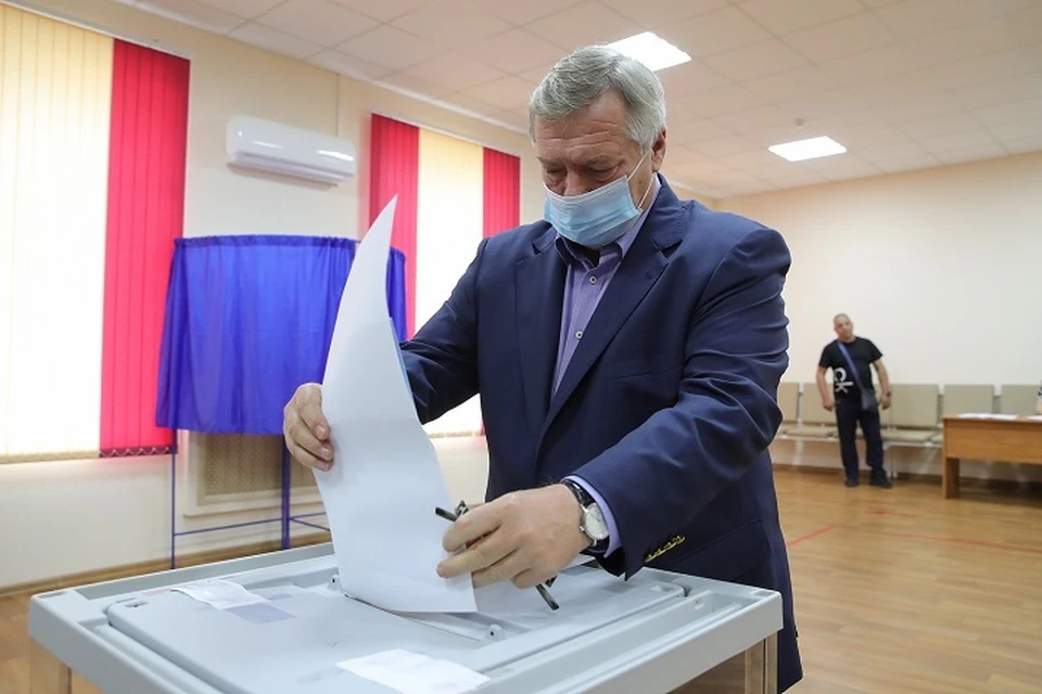 Губернатор отдал свой голос на счетном участке Фото: сайт правительства РО