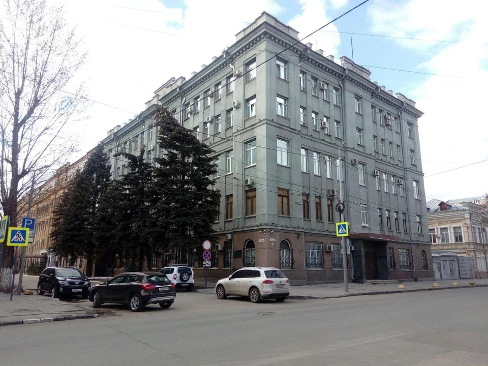 У здания ФСБ в Саратове станет меньше зелени