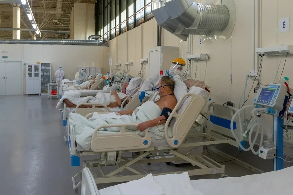 В Петербурге выросло на 22% число госпитализаций в стационары за неделю.