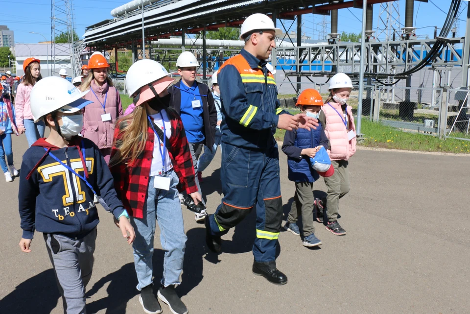 Экскурсия на подстанцию 220 кВ «Левобережная» в Красноярске. Фото предоставлено компанией