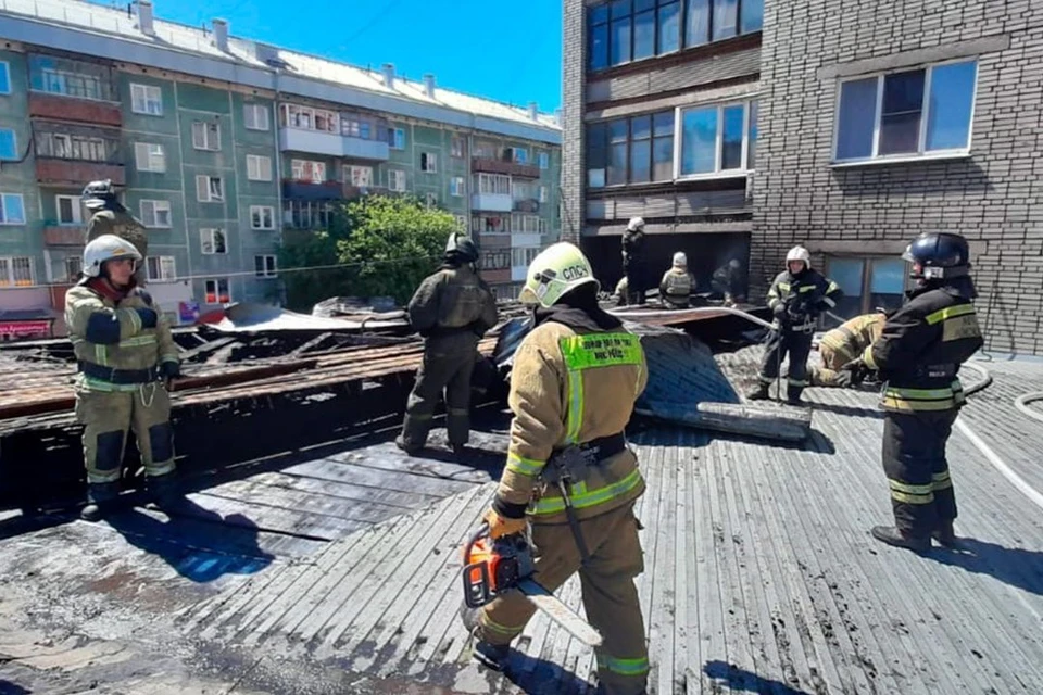 Загоревшийся супермаркет «Мария-Ра» в Новосибирске удалось потушить. Фото: ГУ МЧС по Новосибирской области