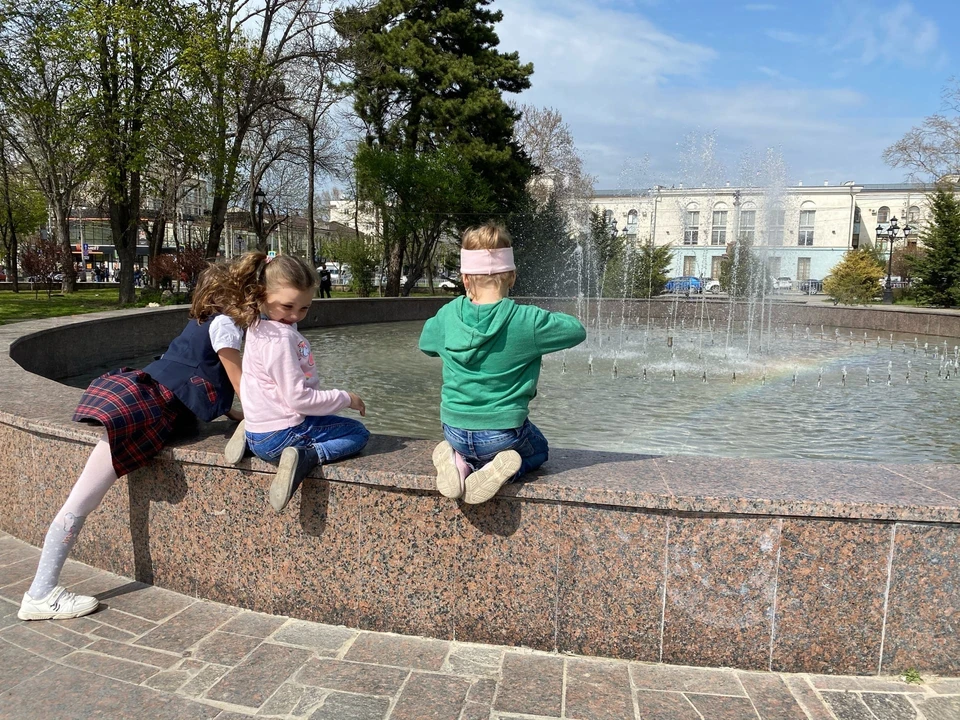 По планам властей, к 2024 году в республике обещают разрешить проблему с очередями в детские сады.