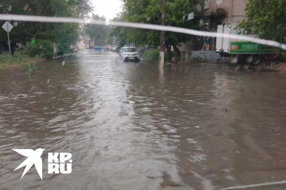 Потоп в переулке Трудолюбия Фото: Евгений Трофимов