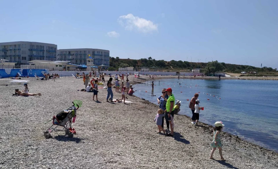 На Солдатском пляже отдыхают в основном туристы