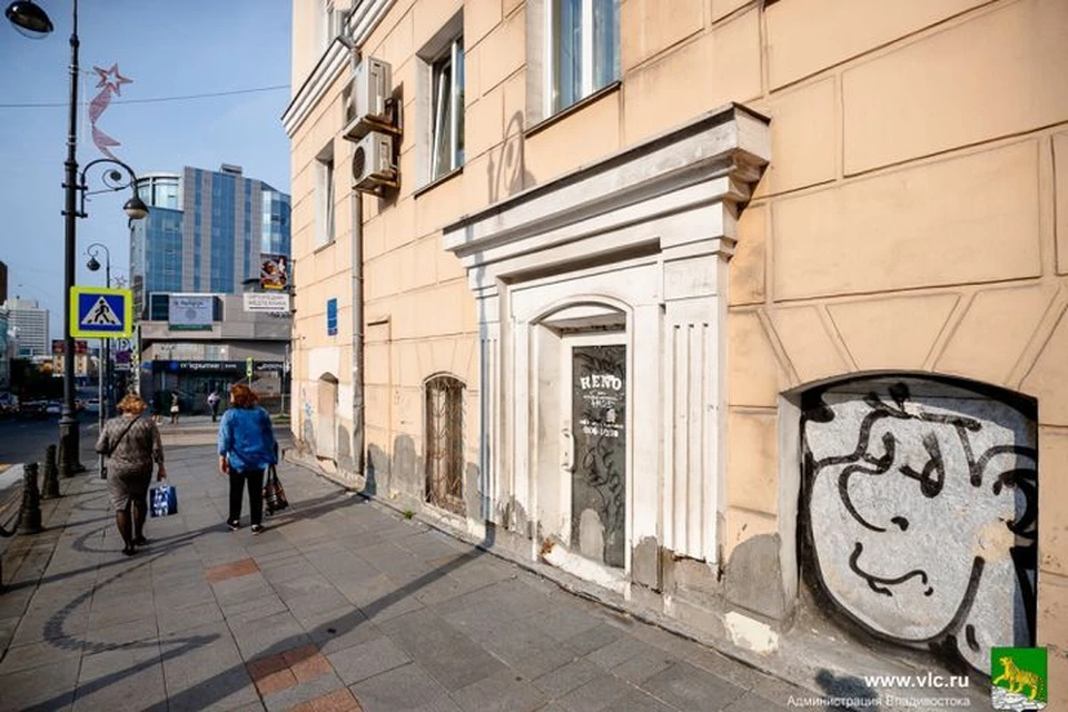 Часть фасадов в центре города нуждается в покраске или ремонте. Фото:Евгений Кулешов/Администрация Владивостока.