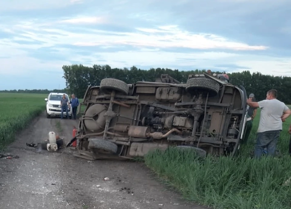 Смертельная авария случилась на узкой дороге.
