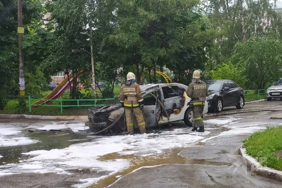 В центре Рязани дотла сгорел автомобиль.