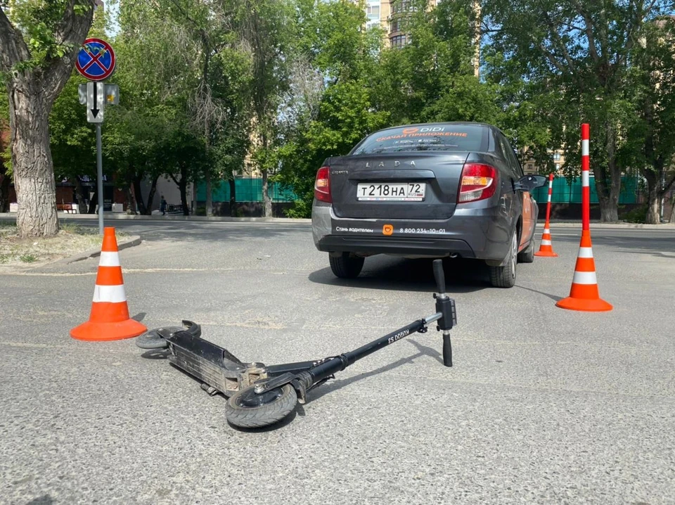 В Тюмени мальчик на самокате пострадал в ДТП с такси.