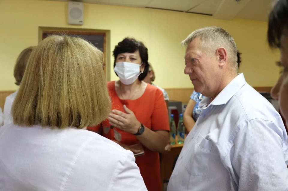 Николай Панков провел встречу с медиками в городе Балаково