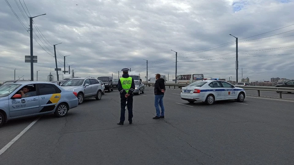 Автомобилистов просят ехать в объезд