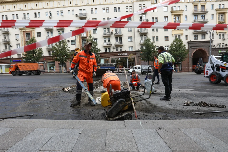 Перекрытие Тверской улицы из-за ремонта отложат по причине дождливой погоды.