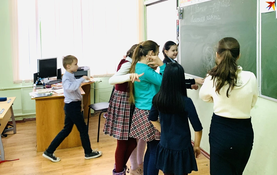 Стартует выплата пособий на школьников в Твери.