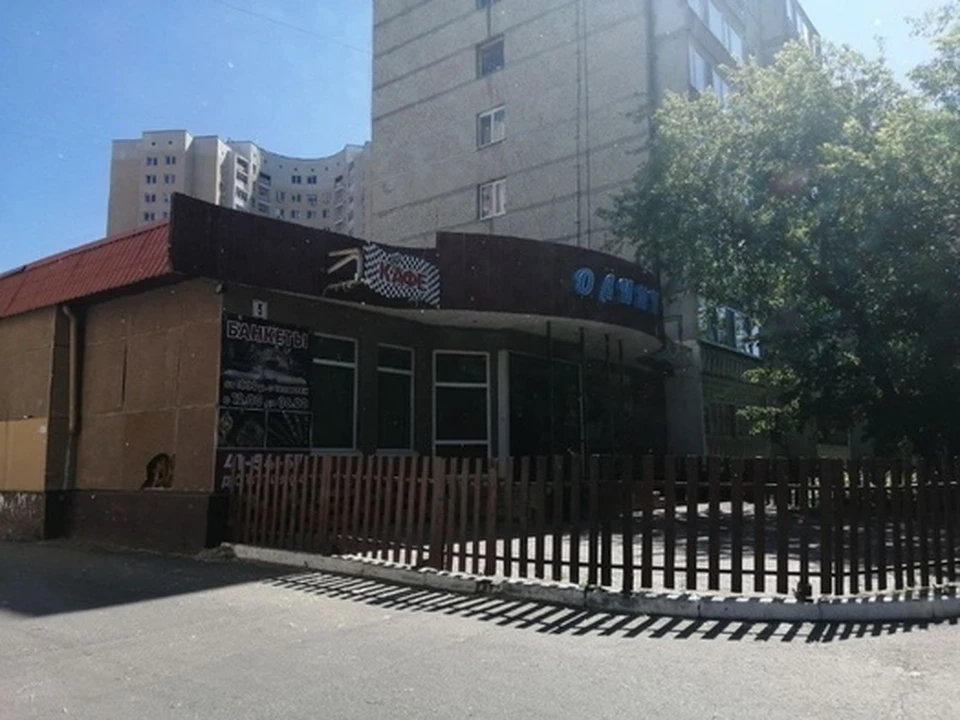 Жильцы тюменского дома несколько лет борются с шумным кафе. Фото:«НашГород».