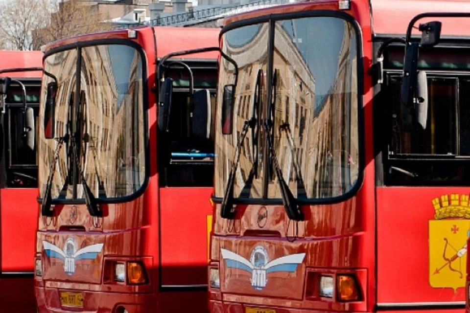 В Троицкую субботу до кладбищ будут ходить дополнительные автобусы. Фото: admkirov.ru