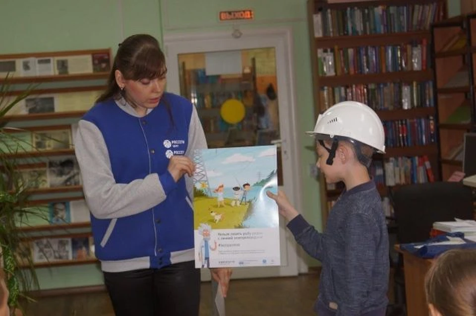 Юных читателей библиотеки в Смоленске познакомили с профессией энергетика. Фото: Предоставлено Смоленскэнерго.
