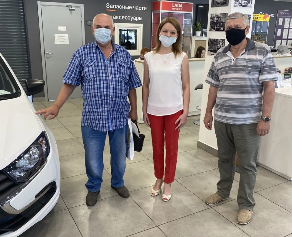 Пострадавшие на производстве орловцы получили новые автомобили. Фото: пресс-служба ФСС
