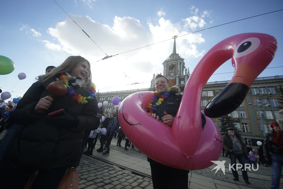 В Екатеринбурге дважды прогремел салют: лучшие фото и видео - 17 августа - дм-маркет.рф