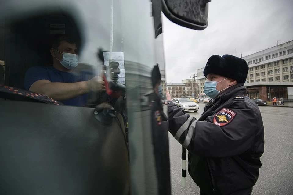 Мужчину больше полугода водил автобус без прав