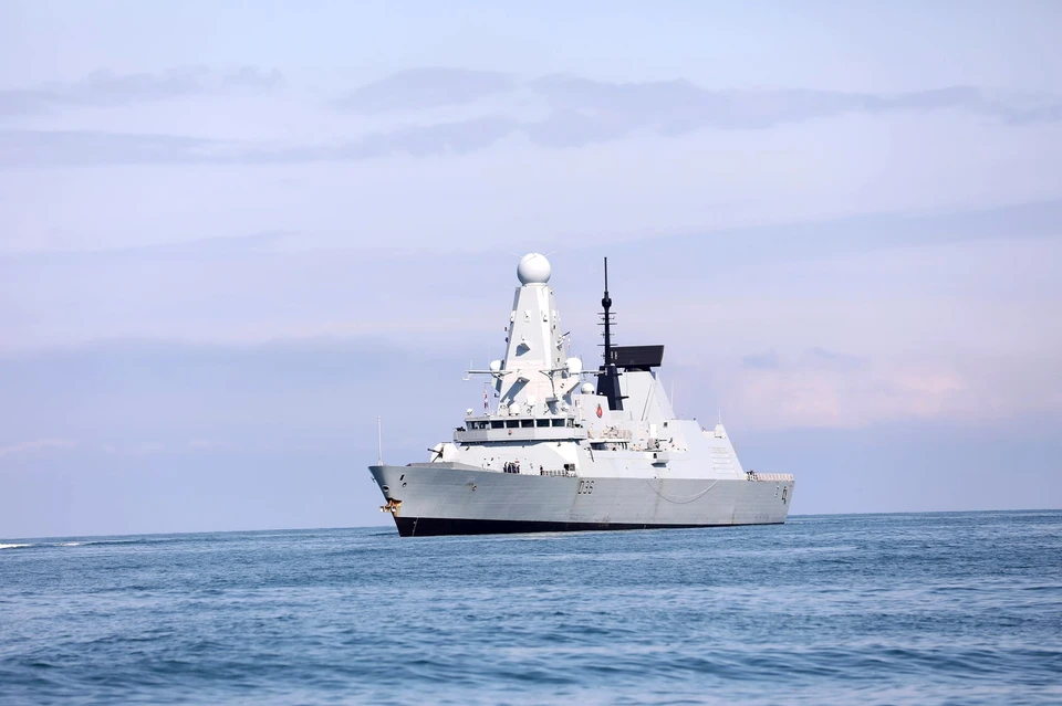 Военный корабль Королевского флота Великобритании "Defender"