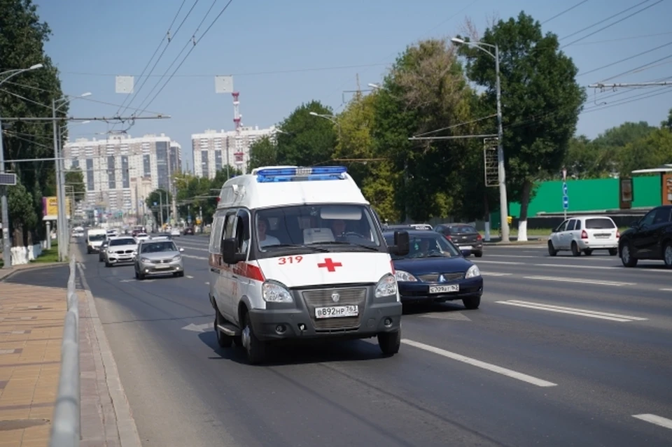 Раненого в центре Ростова на"скорой" увезли в больницу