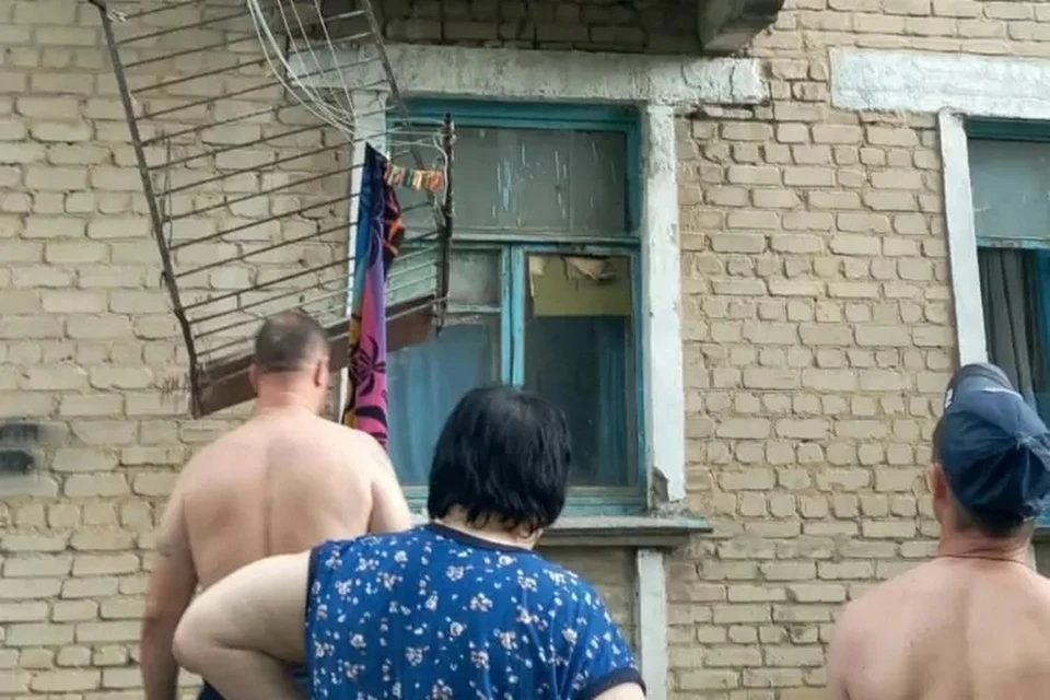 Балкон рухнул вместе с человеком в Данкове
