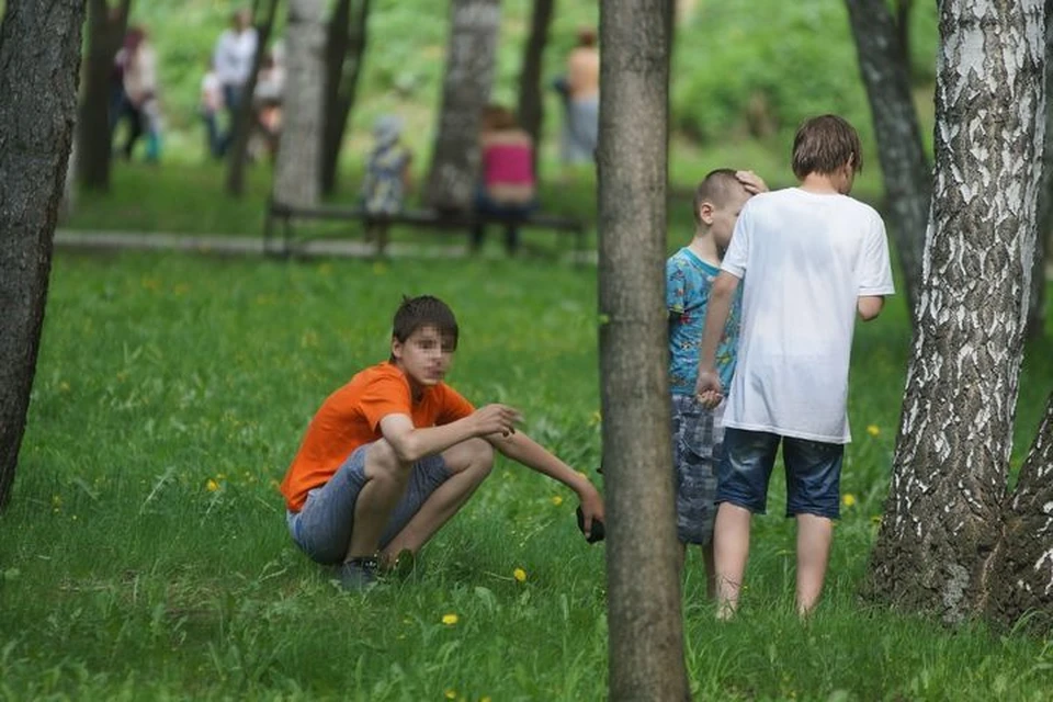Подростки слепо следуют новомодным тенденциям.