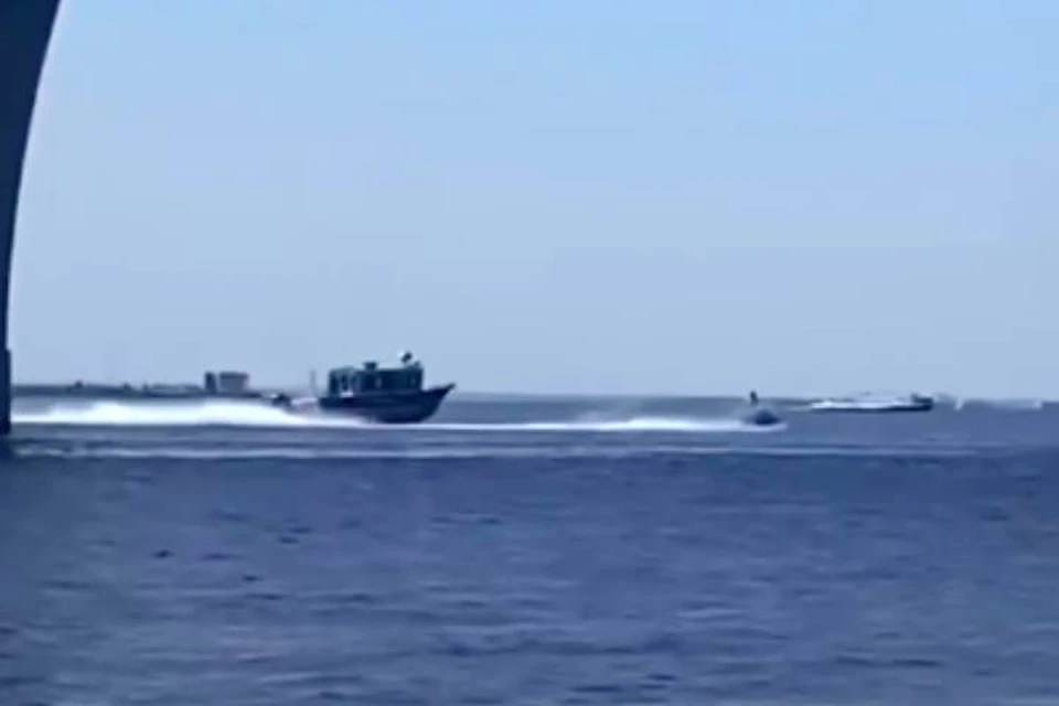 Водная полиция устроила погоню за гидроциклом по Финскому заливу в Петербурге